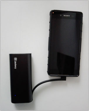 Jackery Bolt 6000 Charging a Sony Xperia with its integrated Micro-USB cable